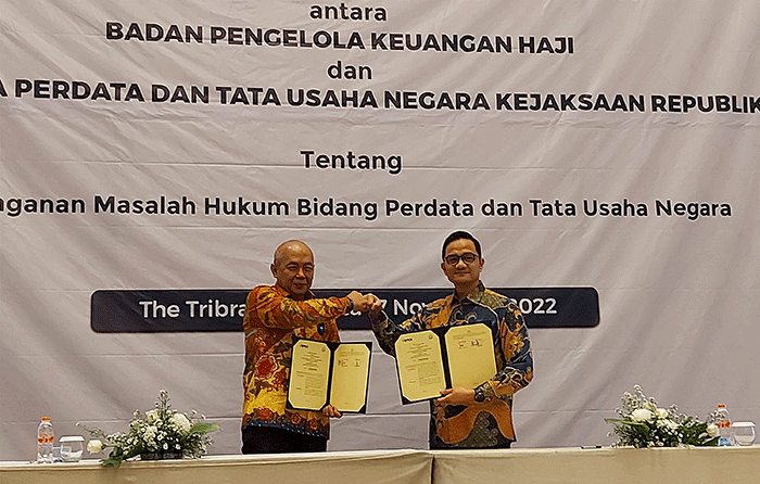 Penandatanganan perjanjian kerja sama antara BPKH dan Jamdatun RI di The Tribata Darmawangsa, Jakarta, Kamis (17/11/2022).