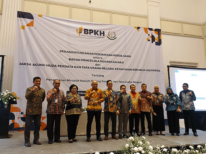 Penandatanganan perjanjian kerja sama antara BPKH dan Jamdatun RI di The Tribata Darmawangsa, Jakarta, Kamis (17/11/2022).