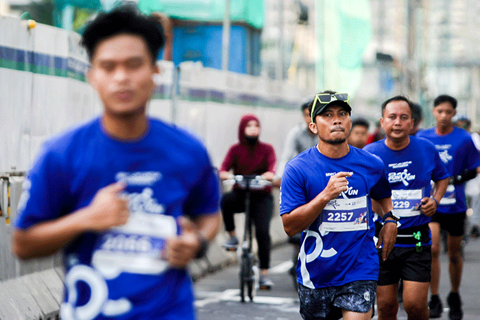 Sejumlah peserta saat mengikuti MNC Fun Charity Run 5K di kawasan Patung Muda, Monas, Jakarta, Minggu (20/11/2022).