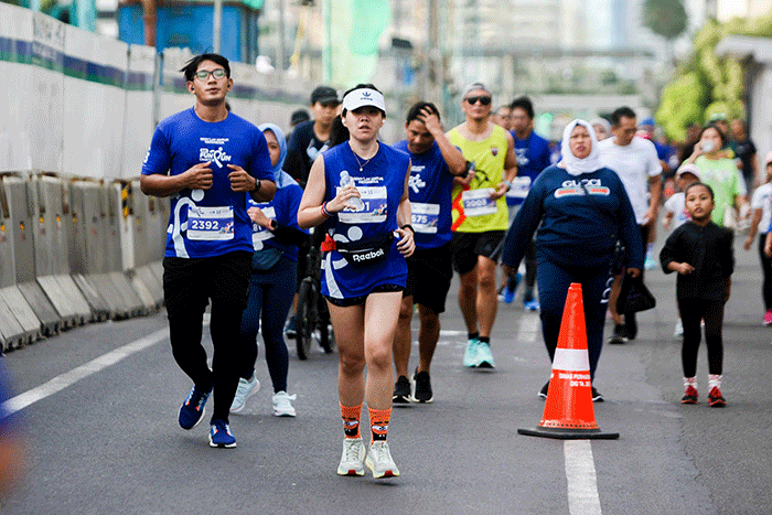 Sejumlah peserta saat mengikuti MNC Fun Charity Run 5K di kawasan Patung Muda, Monas, Jakarta, Minggu (20/11/2022).