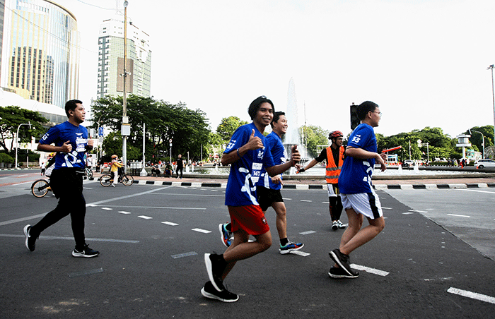 Sejumlah peserta saat mengikuti MNC Fun Charity Run 5K di kawasan Patung Muda, Monas, Jakarta, Minggu (20/11/2022).