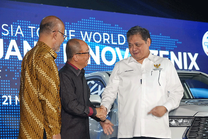 Menko Airlangga Hartarto saat acara “The First Production of Local Electrified Vehicle: From Indonesia to the World”.
