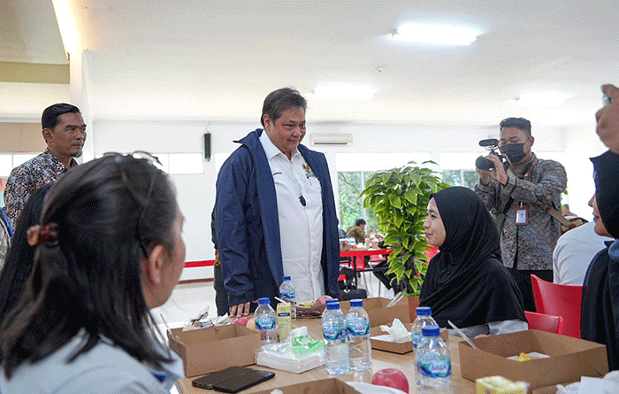 Menko Airlangga Hartarto saat acara “The First Production of Local Electrified Vehicle: From Indonesia to the World”.