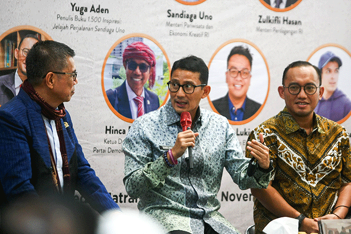 Peluncuran buku berjudul 1.500 Inspirasi: Jelajah Perjalanan Sandiaga Uno di Gramedia Matraman, Jakarta, Senin (21/11/2022).