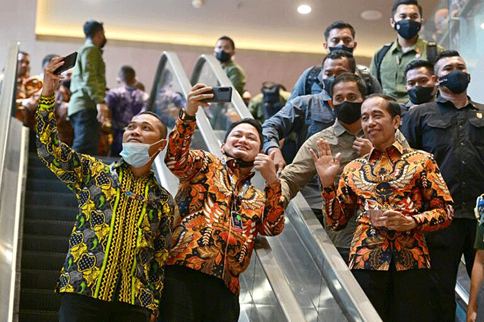 Presiden Joko Widodo menyampaikan paparannya saat Musyawarah Nasional Himpunan Pengusaha Muda Indonesia (Munas HIPMI) XVII.