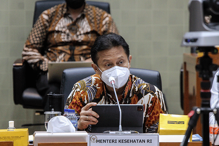 Menteri Kesehatan Budi Gunadi Sadikin (tengah) mengikuti rapat kerja dengan Komisi IX DPR di Kompleks Parlemen, Senayan, Jakarta, Selasa (22/11/2022).