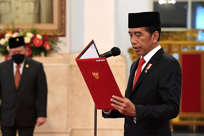 Presiden Jokowi melantik Muhamad Mardiono sebagai Utusan Khusus Presiden Bidang Kerja Sama Pengentasan Kemiskinan dan Ketahanan Pangan di Istana Negara.