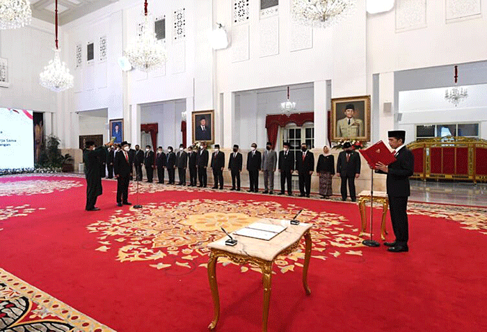 Presiden Jokowi melantik Muhamad Mardiono sebagai Utusan Khusus Presiden Bidang Kerja Sama Pengentasan Kemiskinan dan Ketahanan Pangan di Istana Negara.