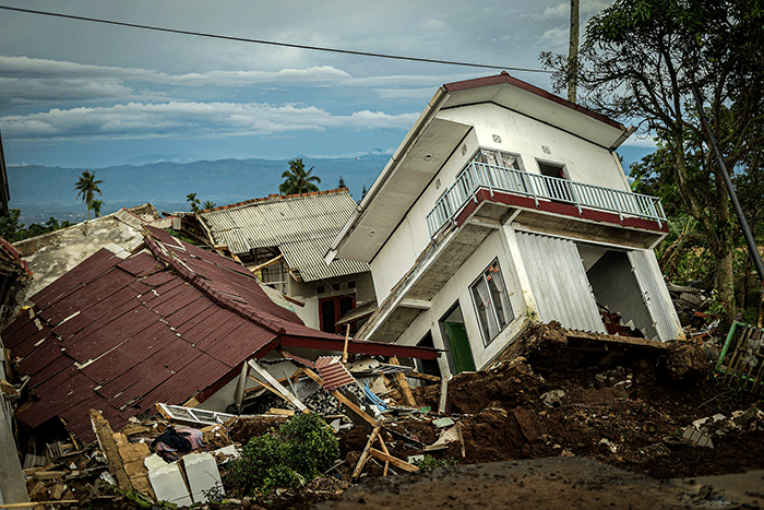 Kondisi rumah warga yang rusak parah akibat gempa di Desa Sarampad, Kecamatan Cugenang, Kabupaten Cianjur, Jawa Barat, Kamis (24/11/2022).