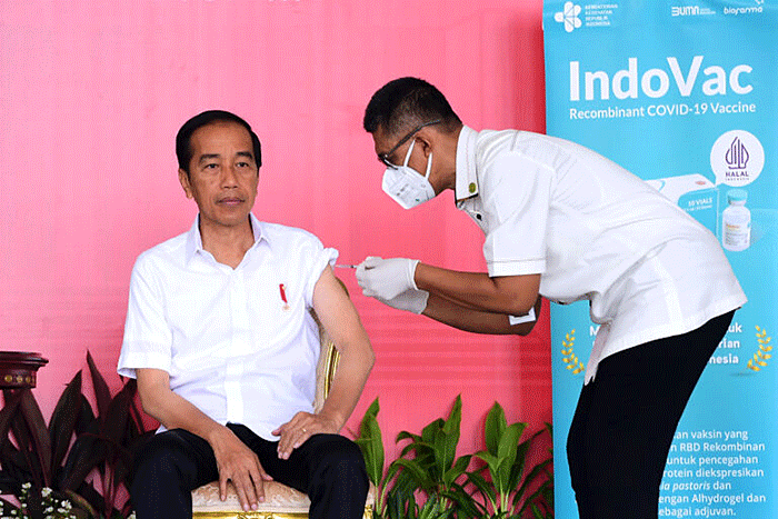 Presiden Joko Widodo mengajak seluruh elemen masyarakat untuk melakukan vaksinasi Covid-19 secara lengkap.
