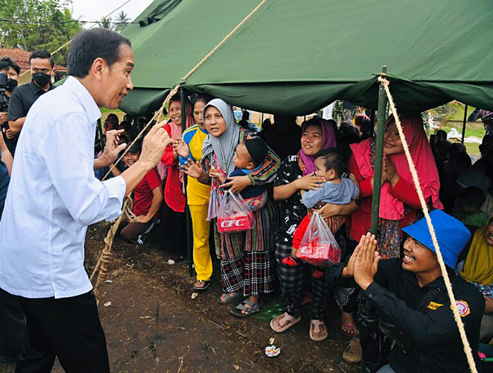 Presiden Jokowi Berikan Bantuan Kepada Para Pengungsi Terdampak Gempa ...