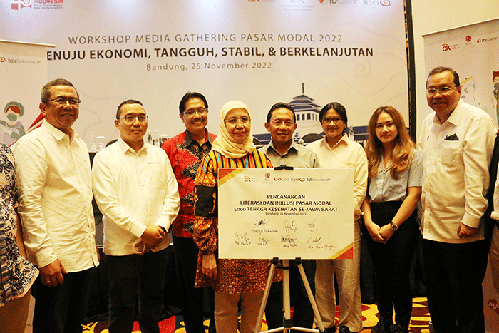 Pencanangan Literasi dan Inklusi Pasar Modal kepada 5.000 Tenaga Kesehatan di Bandung, Jawa Barat, Jumat (25/11/2022).