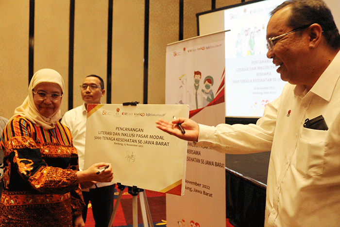 Pencanangan Literasi dan Inklusi Pasar Modal kepada 5.000 Tenaga Kesehatan di Bandung, Jawa Barat, Jumat (25/11/2022).