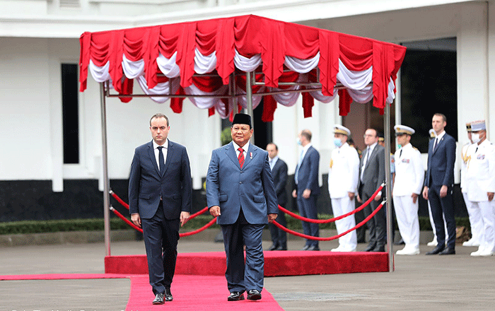 Menteri Pertahanan Prabowo Subianto menerima kunjungan kehormatan Menteri Angkatan Bersenjata National Republik Prancis YM Sébastien Lecornu di Kemhan.