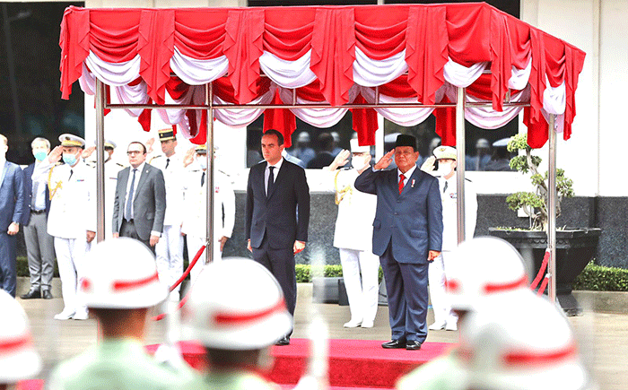 Menteri Pertahanan Prabowo Subianto menerima kunjungan kehormatan Menteri Angkatan Bersenjata National Republik Prancis YM Sébastien Lecornu di Kemhan.