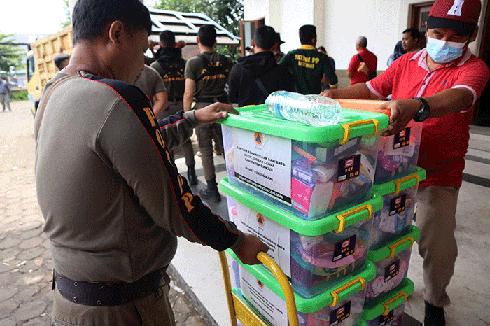 BNPB bersama Pemerintah Kabupaten Cianjur kembali mendistribusikan bantuan logistik untuk warga terdampak gempa bumi magnitudo M5,6.