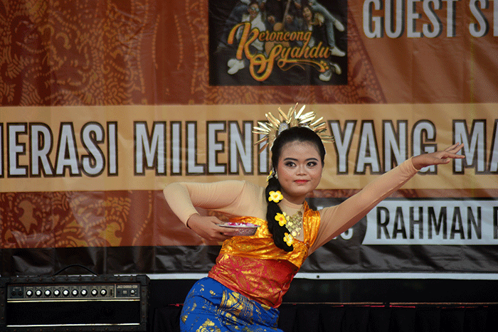 Beragam atraksi kesenian tradisional hingga modern meramaikan kegiatan Festival Dies Natalis SMP Negeri 27 Semarang, Jawa Tengah, Minggu (27/11/2022).