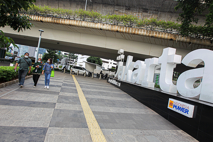 Aktivitas pekerja saat jam pulang kantor di Jakarta, Selasa (29/11/2022).