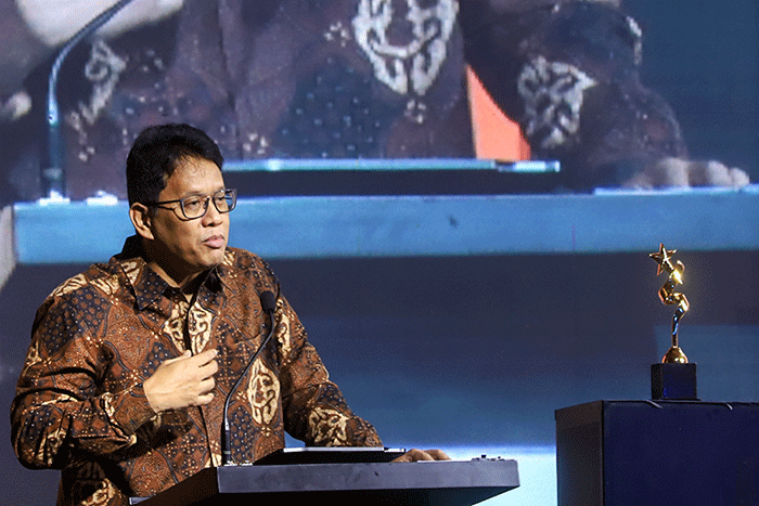 Ketua Dewan Komisioner Lembaga Penjamin Simpanan (LPS) Purbaya Yudhi Sadewa memberikan sambutan dalam acara malam anugerah LPS Banking Award 2022.