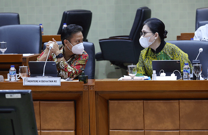 Menteri Kesehatan Budi Gunadi Sadikin mengikuti rapat kerja dengan Komisi IX DPR di Kompleks Parlemen Senayan, Jakarta, Rabu (30/11/2022).