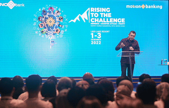 Executive Chairman MNC Group Hary Tanoesoedibjo memberikan arahan kepada karyawan MNC Bank dalam acara Rapat Koordinasi PT Bank MNC Internasional Tbk (BABP).