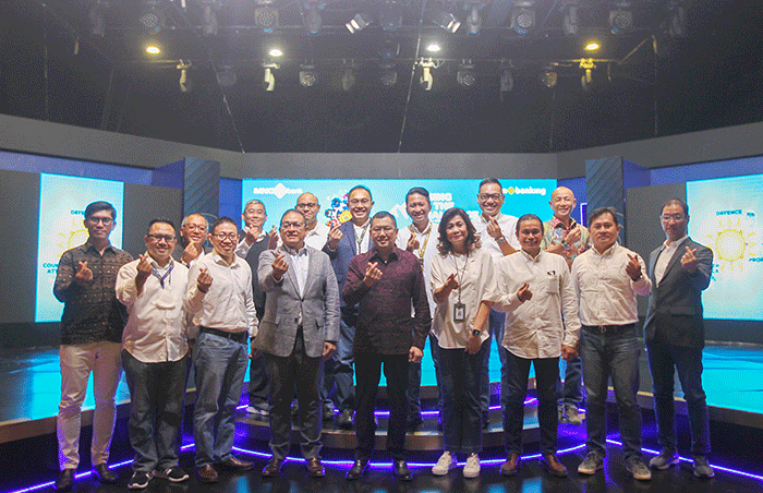 Executive Chairman MNC Group Hary Tanoesoedibjo memberikan arahan kepada karyawan MNC Bank dalam acara Rapat Koordinasi PT Bank MNC Internasional Tbk (BABP).