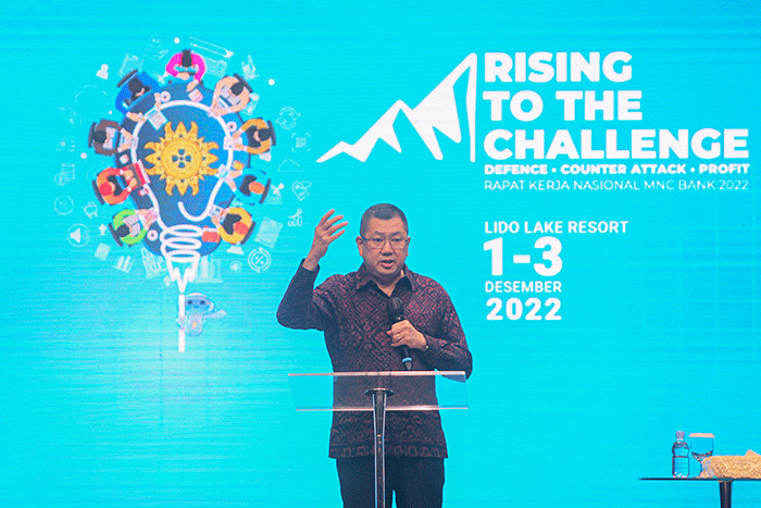 Executive Chairman MNC Group Hary Tanoesoedibjo memberikan arahan kepada karyawan MNC Bank dalam acara Rapat Koordinasi PT Bank MNC Internasional Tbk (BABP).