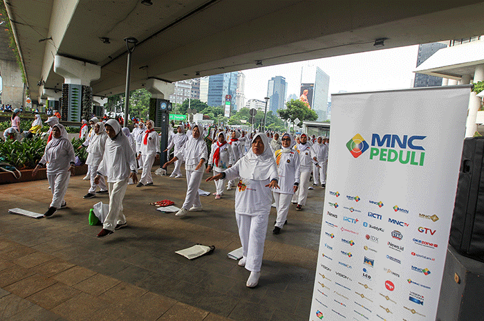 Sejumlah peserta lansia saat mengikuti Senam Sehat Bersama yang diselenggarakan oleh MNC Peduli dan Wai Tan Kung (SSI/WTK) Barakot di area Car Free Day.