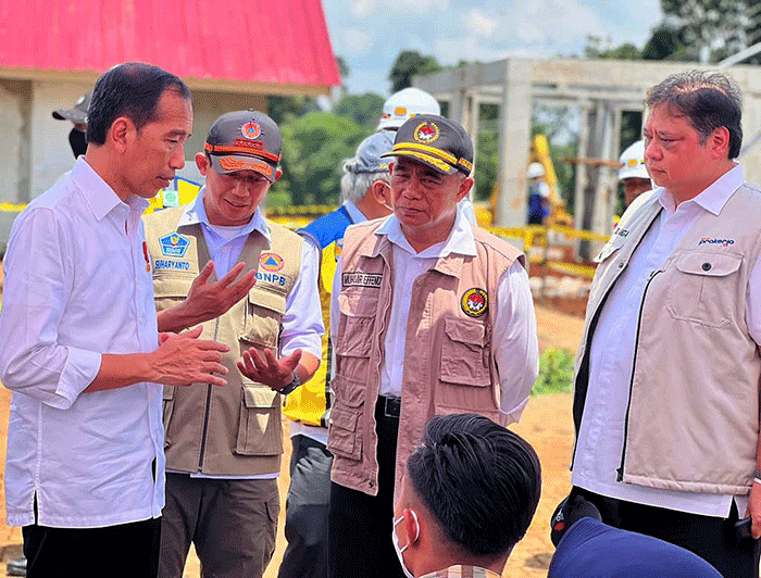 Presiden Jokowi Tinjau Progres Pembangunan Rumah Tahan Gempa Di Cianjur