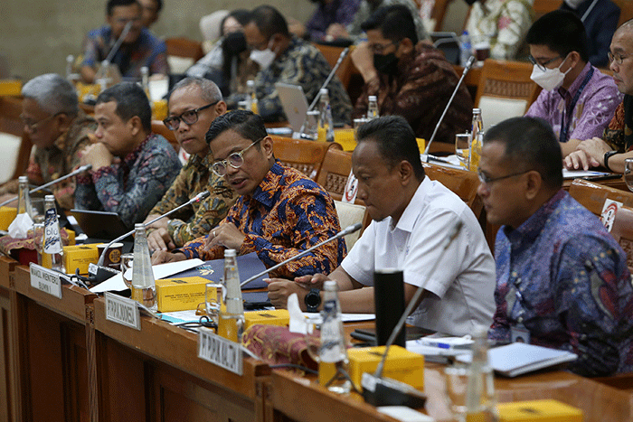 Wakil Menteri BUMN I Pahala Nugraha Mansury saat rapat kerja dengan Komisi VI DPR RI di gedung Parlemen Senayan, Jakarta, Rabu (7/12/2022).