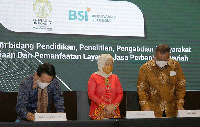 Penandatanganan nota kesepahaman antara BSI dengan Universitas Indonesia di Auditorium Makara UI, Depok, Kamis (8/12/2022).