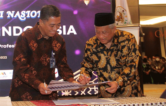 Penandatanganan kerja sama penerimaan wakaf uang di Jakarta, Rabu (7/12/2022).