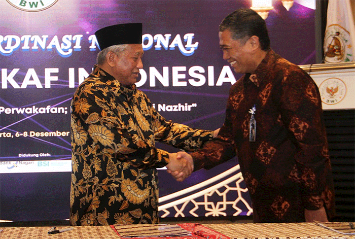 Penandatanganan kerja sama penerimaan wakaf uang di Jakarta, Rabu (7/12/2022).
