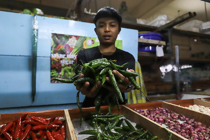 Suasana aktivitas jual beli di Pasar Santa, Jakarta Selatan, Kamis (8/12/2022).