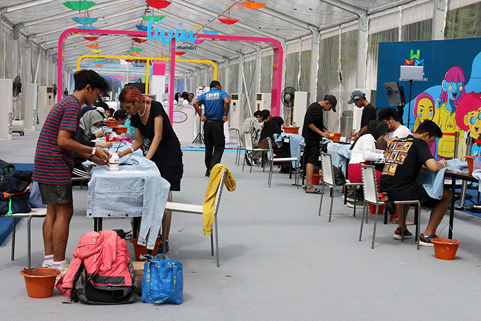 Suasana lomba menggambar mudah (fashion Doodle Art Competition) di Wirausaha Muda Mandiri (WMM) Fest 2022 di Plaza Barat, Senayan, Jakarta, Sabtu (10/12/2022).