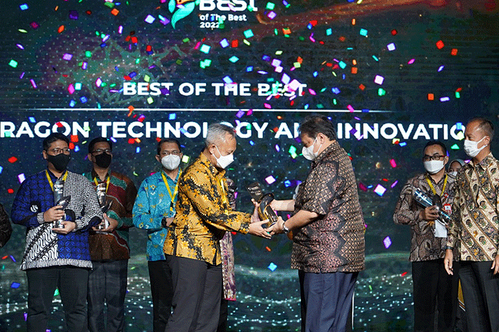 Menteri Koordinator Bidang Perekonomian Airlangga Hartarto saat menyampaikan sambutannya pada acara Indonesia Halal Industry Award (IHYA) 2022.