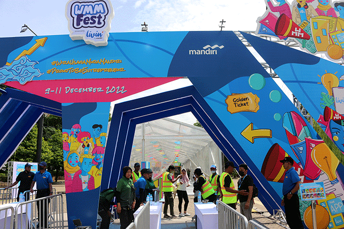 Suasana stan pameran yang digelar dalam pameran Wirausaha Muda Mandiri (WMM) Fest 2022 di Plaza Barat Senayan Jakarta, Sabtu (10/12/2022).