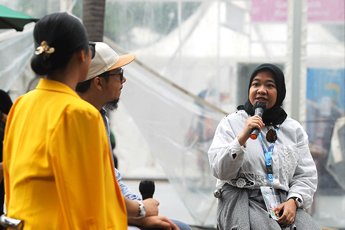 Konten Kreator Bena Kribo (tengah) dan Owner Linean Malinda saat menjadi pembicara dalam talkshow kreatif Wirausaha Muda Mandiri (WMM) Fest 2022.