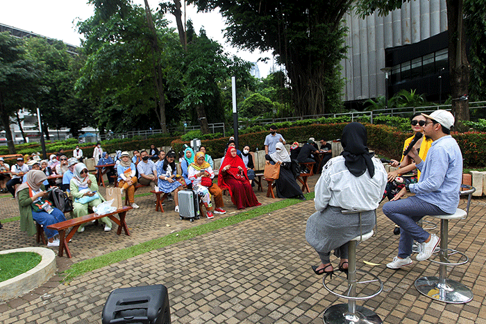Konten Kreator Bena Kribo (tengah) dan Owner Linean Malinda saat menjadi pembicara dalam talkshow kreatif Wirausaha Muda Mandiri (WMM) Fest 2022.