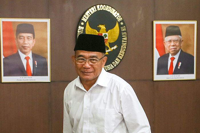 Menteri Koordinator Bidang Pembangunan Manusia dan Kebudayaan Muhadjir Effendy (tengah) saat konferensi pers di gedung Kemenko PMK.