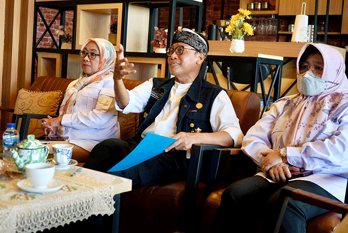 Kepala Badan Penyuluhan dan Pengembangan SDM Pertanian (BPPSDMP) Dedi Nursyamsi (tengah) memberikan keterangan saat konferensi pers.