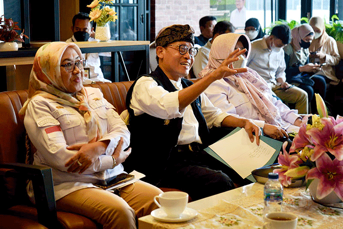 Kepala Badan Penyuluhan dan Pengembangan SDM Pertanian (BPPSDMP) Dedi Nursyamsi (tengah) memberikan keterangan saat konferensi pers.