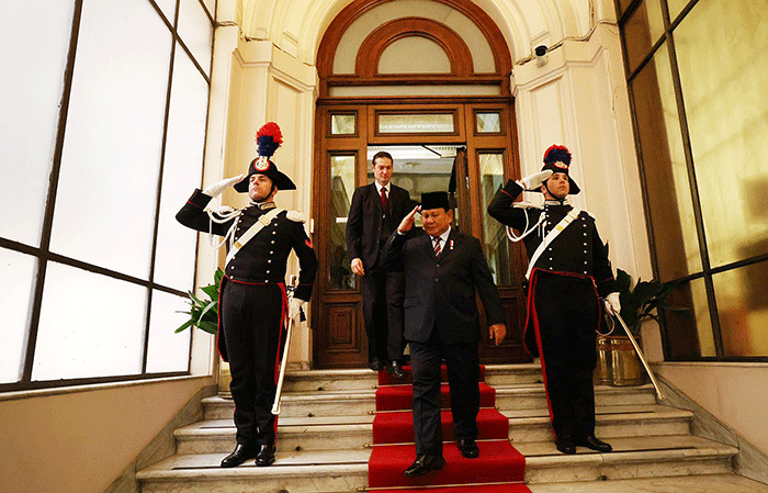 Menteri Pertahanan (Menhan) RI Prabowo Subianto bertemu dengan Menteri Pertahanan Italia Guido Crosetto di Roma, Italia, Selasa (13/12/2022).