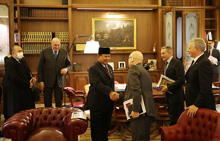 Menteri Pertahanan (Menhan) RI Prabowo Subianto bertemu dengan Menteri Pertahanan Italia Guido Crosetto di Roma, Italia, Selasa (13/12/2022).