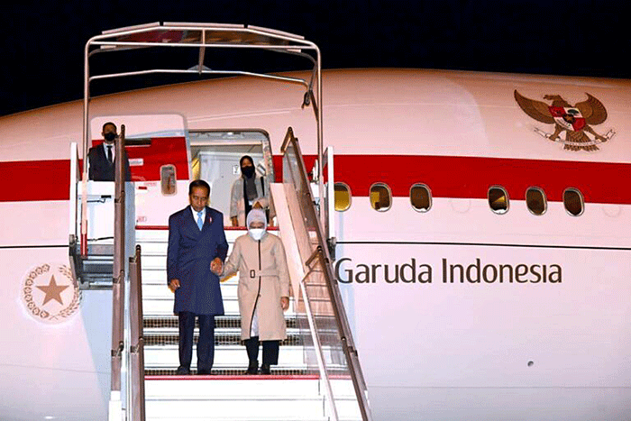 Presiden Joko Widodo dan Iriana Jokow Widodo tiba di Bandara Abelag, Brussels, Belgia, sekitar pukul 18.00 waktu setempat, Selasa (13/12/2022).