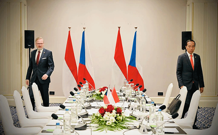 Presiden Joko Widodo melakukan pertemuan bilateral dengan Perdana Menteri Republik Ceko Petr Fiala di Hotel Steigenberger Wiltcher’s di Brussels, Belgia.