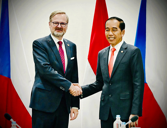 Presiden Joko Widodo melakukan pertemuan bilateral dengan Perdana Menteri Republik Ceko Petr Fiala di Hotel Steigenberger Wiltcher’s di Brussels, Belgia.