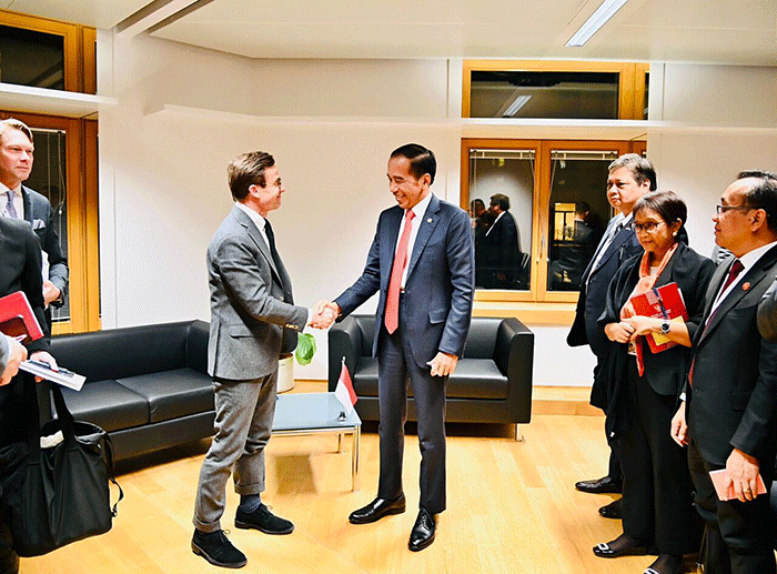 Presiden Joko Widodo melakukan pertemuan bilateral dengan Perdana Menteri Swedia Ulf Kristersson di Gedung Europa, Brussels, Rabu (14/12/2022).