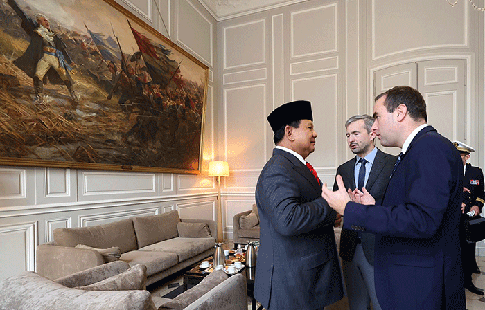 Menteri Pertahanan Prabowo Subianto melakukan kunjungan kerja ke Prancis dan bertemu dengan Menteri Angkatan Bersenjata Sebastien Lecornu.