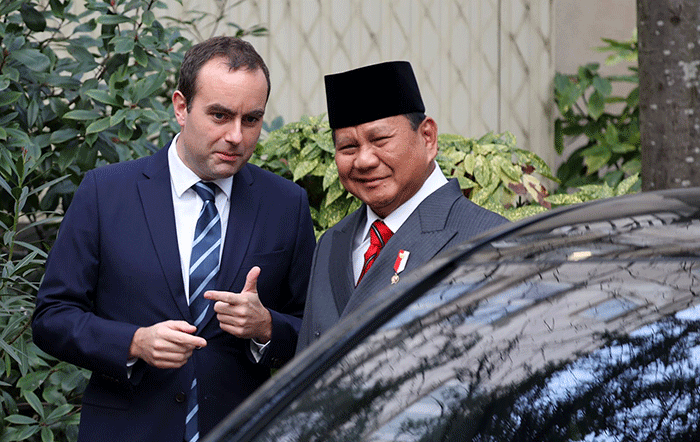 Menteri Pertahanan Prabowo Subianto melakukan kunjungan kerja ke Prancis dan bertemu dengan Menteri Angkatan Bersenjata Sebastien Lecornu.